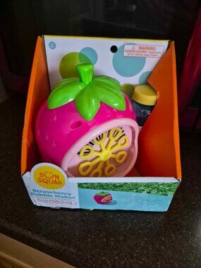 Sun Squad Strawberry Bubble Maker